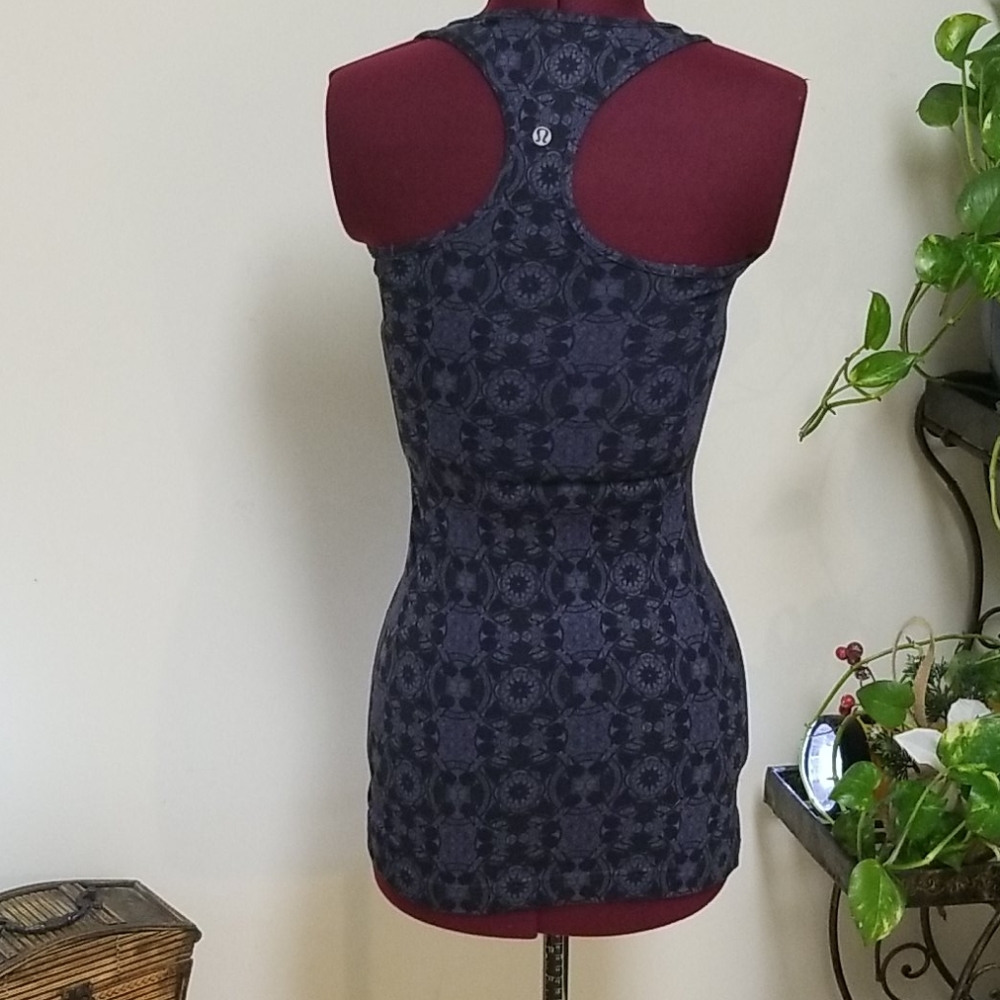 Lululemon Women's Sleeveles 6